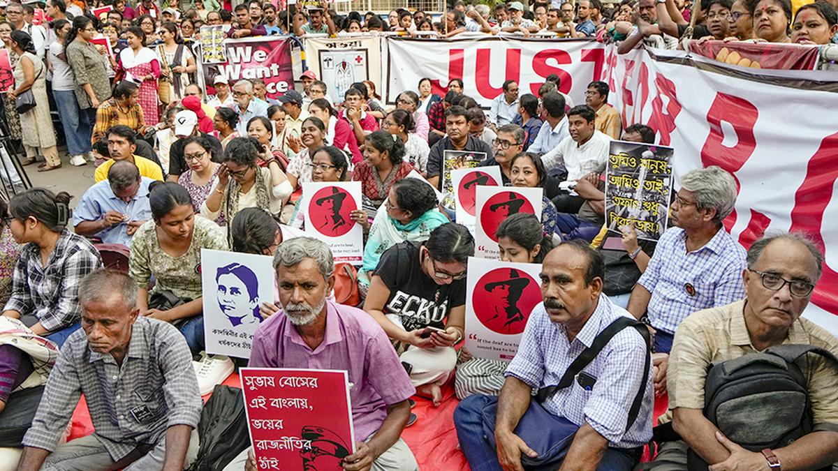 West Bengal CM Mamata Banerjee-Junior doctors meeting LIVE updates: Striking junior doctors meet Mamata Banerjee at Secretariat