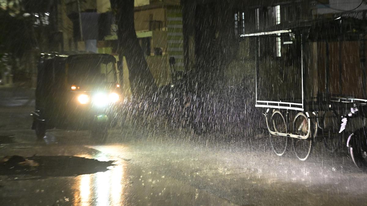 15 cm rain sinks western Hyderabad, brings to fore traffic woes