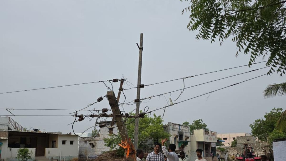 GESCOM in Yadgir suffers ₹45 lakh loss owing to rain damage to electricity poles, cables, and transformers