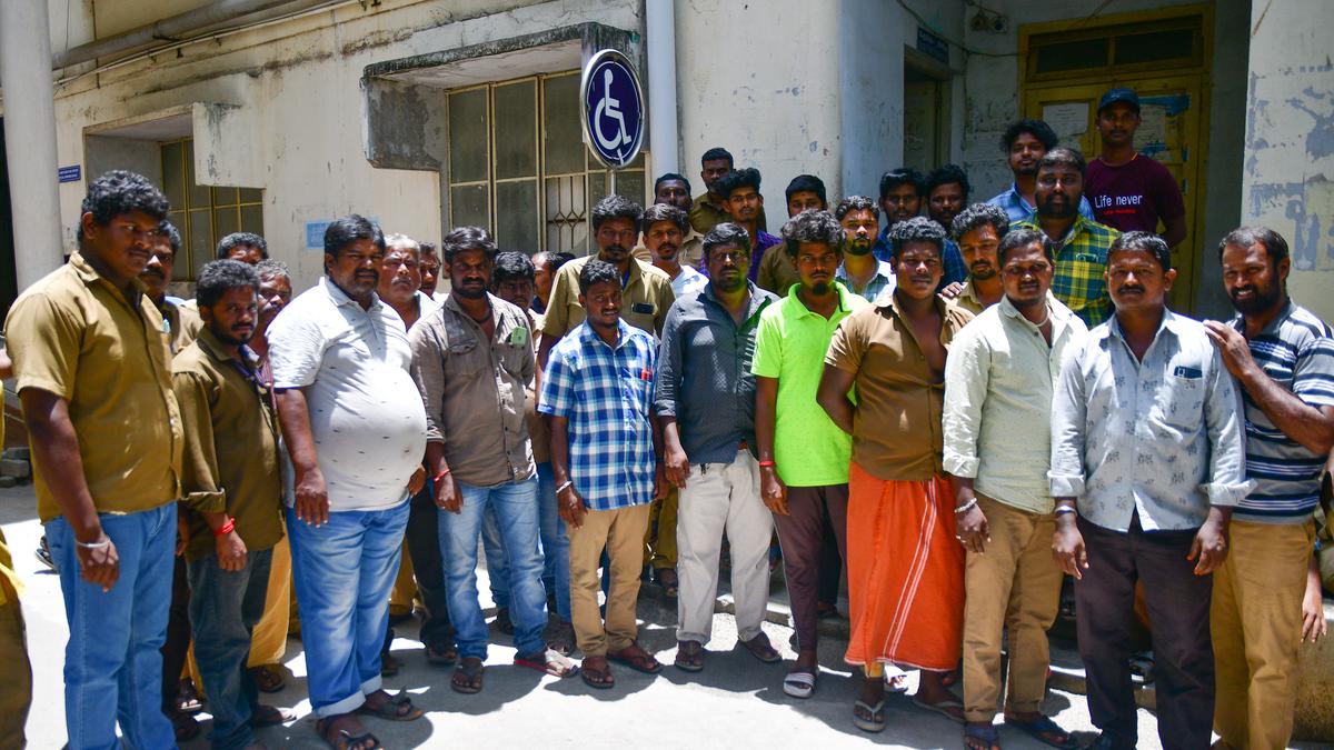 Coimbatore Corporation conservancy workers stage protest against outsourcing solid waste management