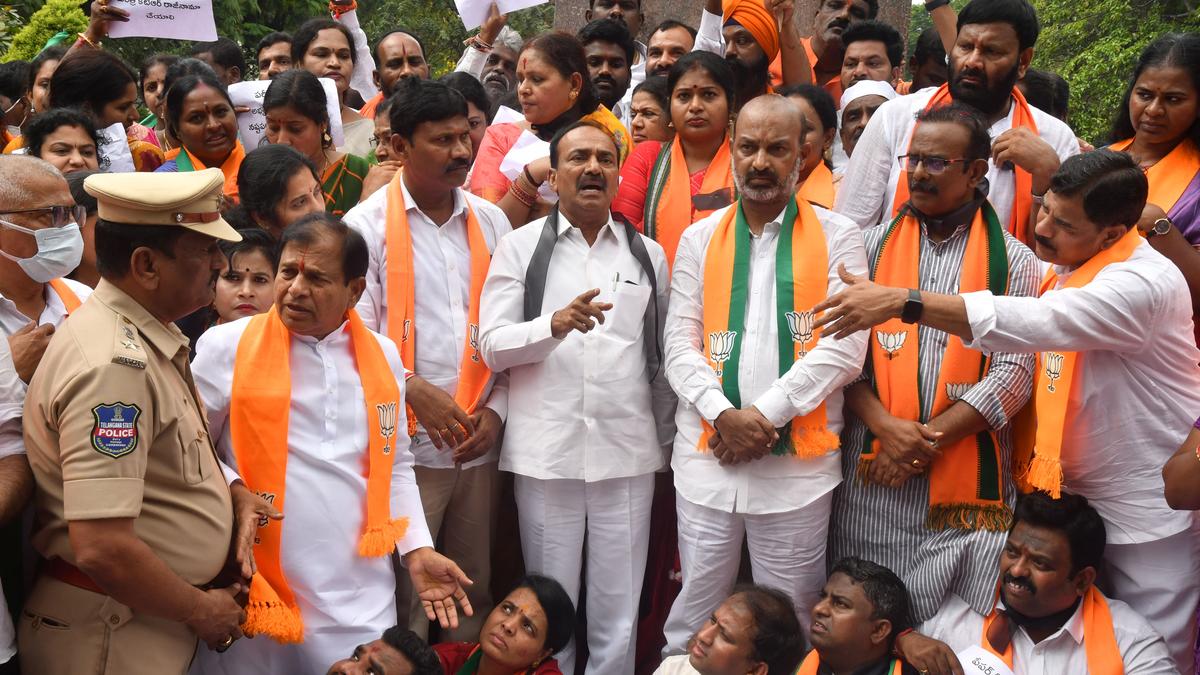 TS BJP president arrested, released during protest against TSPSC paper leak