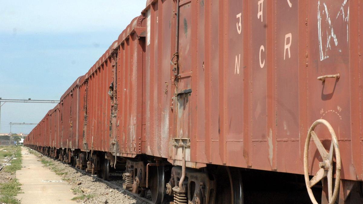 South Western Railway sets new record in freight loading