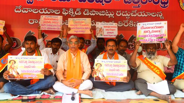 VHP activists oppose State govt.’s move to withdraw FD of temples