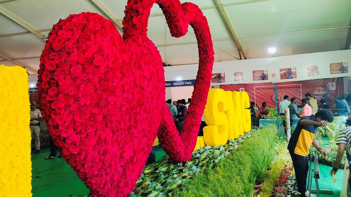Three-day flower and fruit show begins in Shivamogga