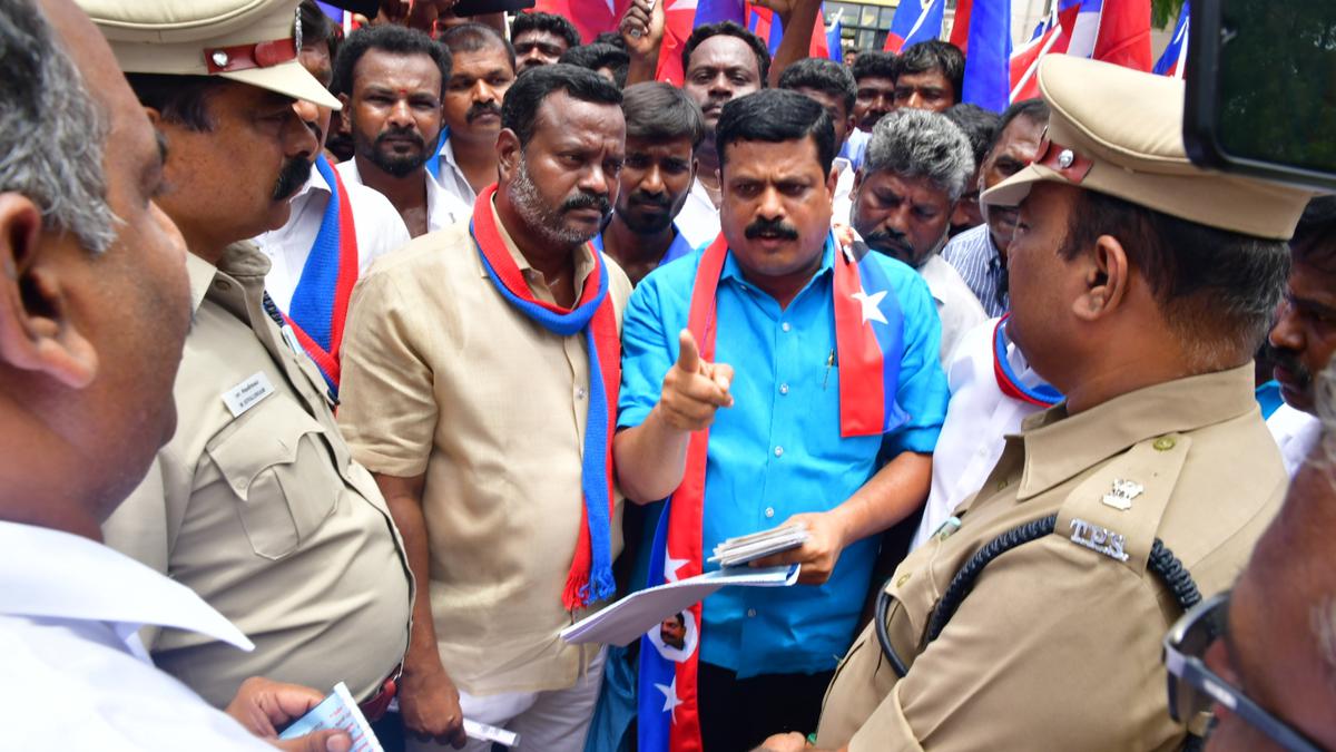 VCK cadres stage protest in Krishnagiri