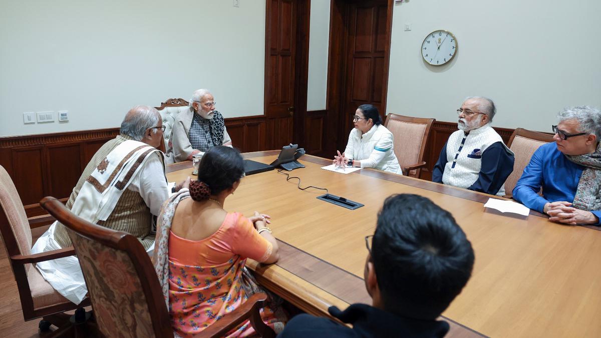 Mamata meets PM, calls for release of pending central funds