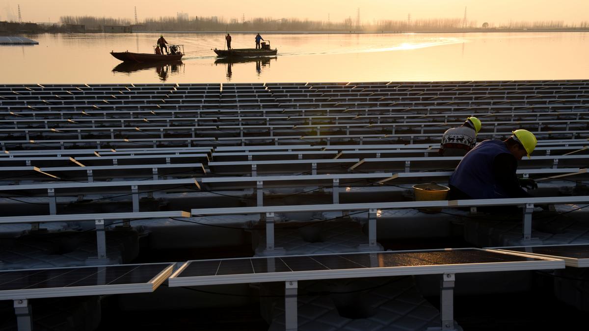 How is China leading the green energy sector?