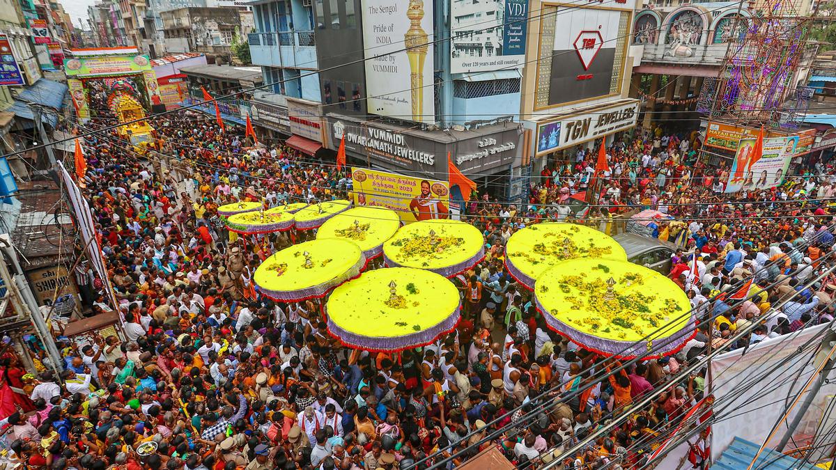 Thousands throng Thirukkudai Utsavam as 11 umbrellas leave for Tirupati