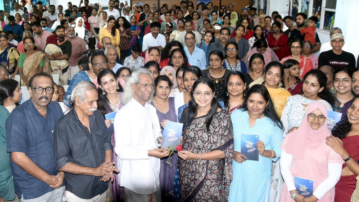 Anthology of poems by Kozhikode nurses released 