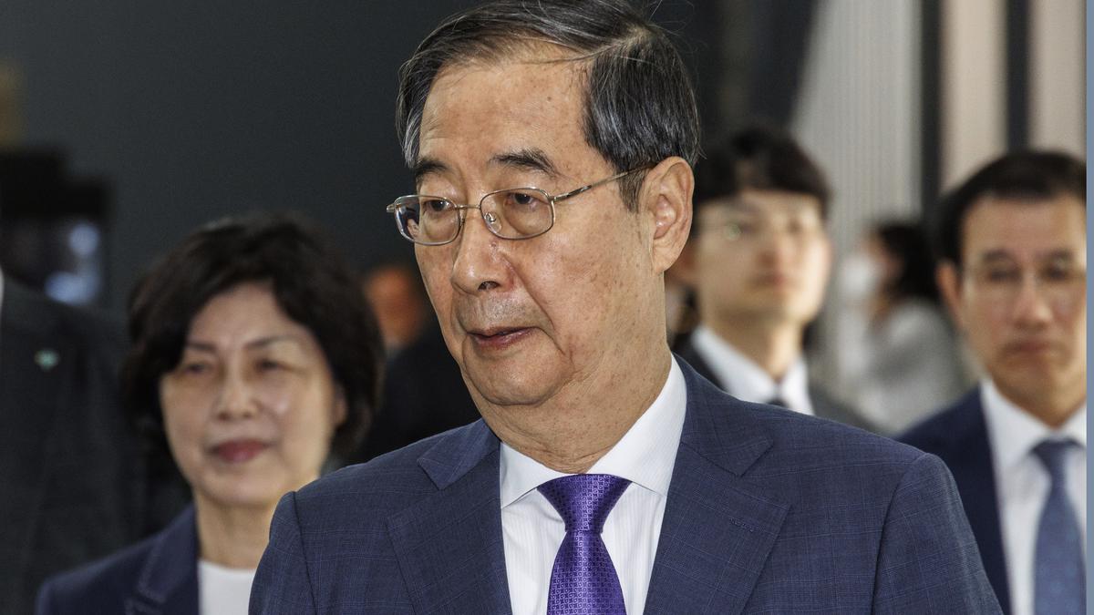 South Korea's Prime Minister and top Presidential officials offer to resign after election defeat