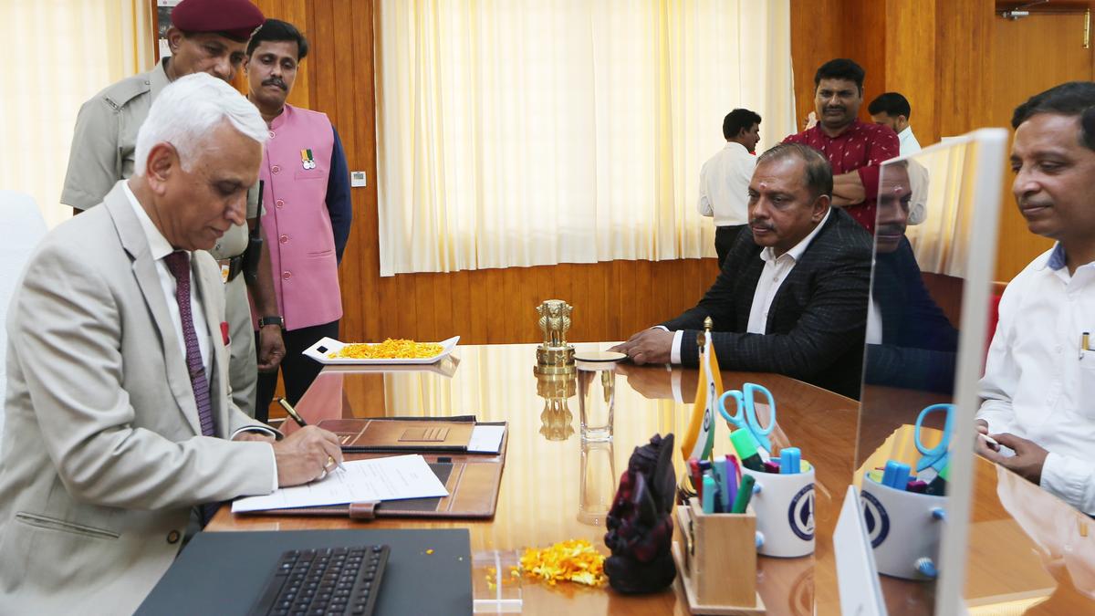 Prof. Siddu P. Algur assumes charge as Vice-Chancellor of CUK