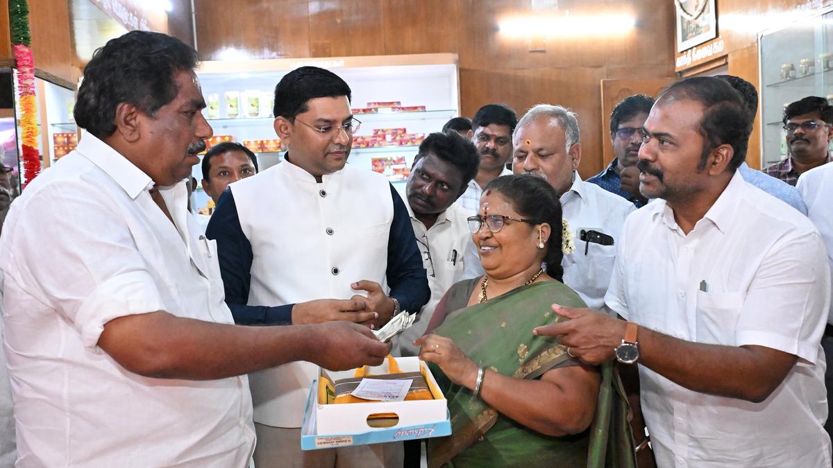 Special discount sale of Khadi products begins in Madurai