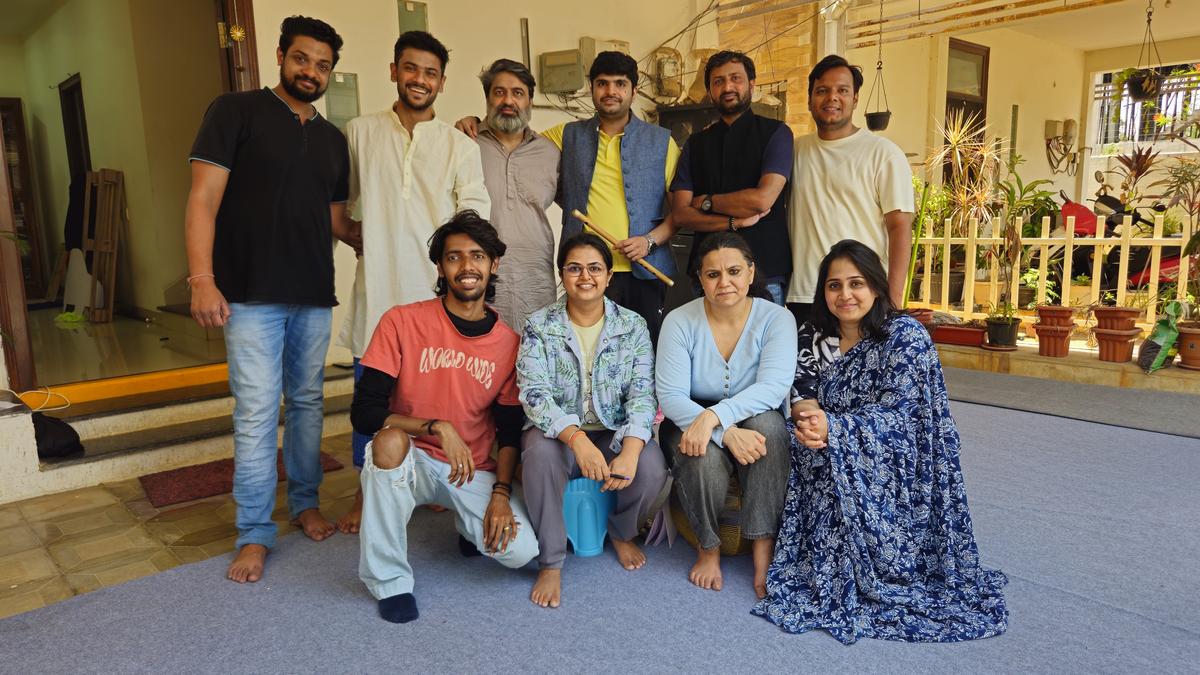 All set: Cast and the crew All set: Cast and the crew