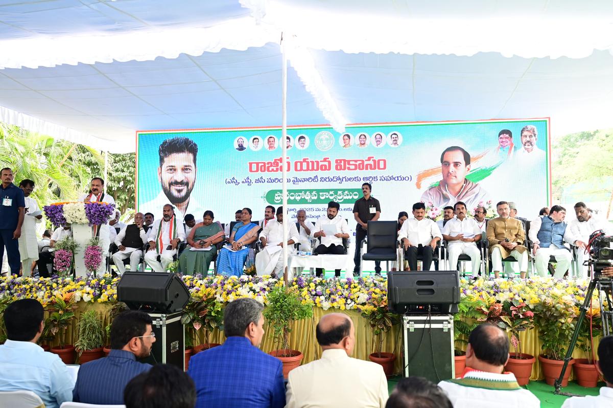 Chief Minister A. Revanth Reddy at the launch of ‘Rajiv Yuva Vikasam’ scheme in Hyderabad on Monday. TPCC president B. Mahesh Kumar Goud and other Ministers are also seen.