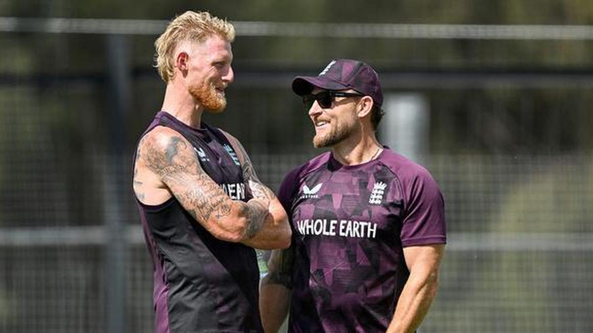 Inggris tetap menggunakan Stokes dan McCullum meskipun Ashes gagal
