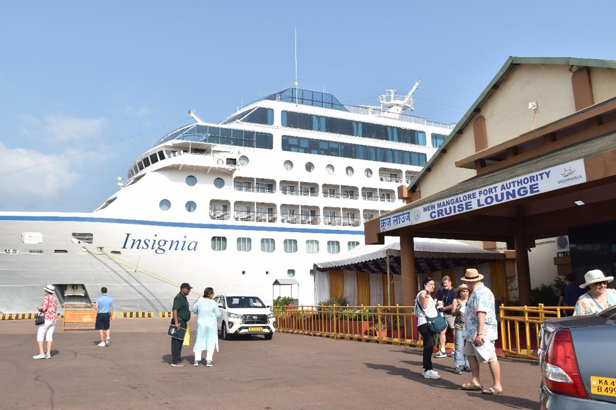 Cruise vessel MS Insignia calls on New Mangalore Port
