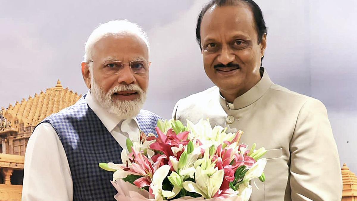 Modi in Pune Live Updates | PM to flag off metro phase I, lay foundation stone for PMAY