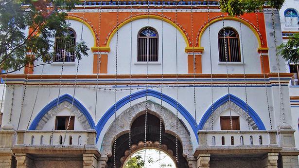 Murugha mutt seer makes public appearance to quash speculation about his arrest in POCSO case