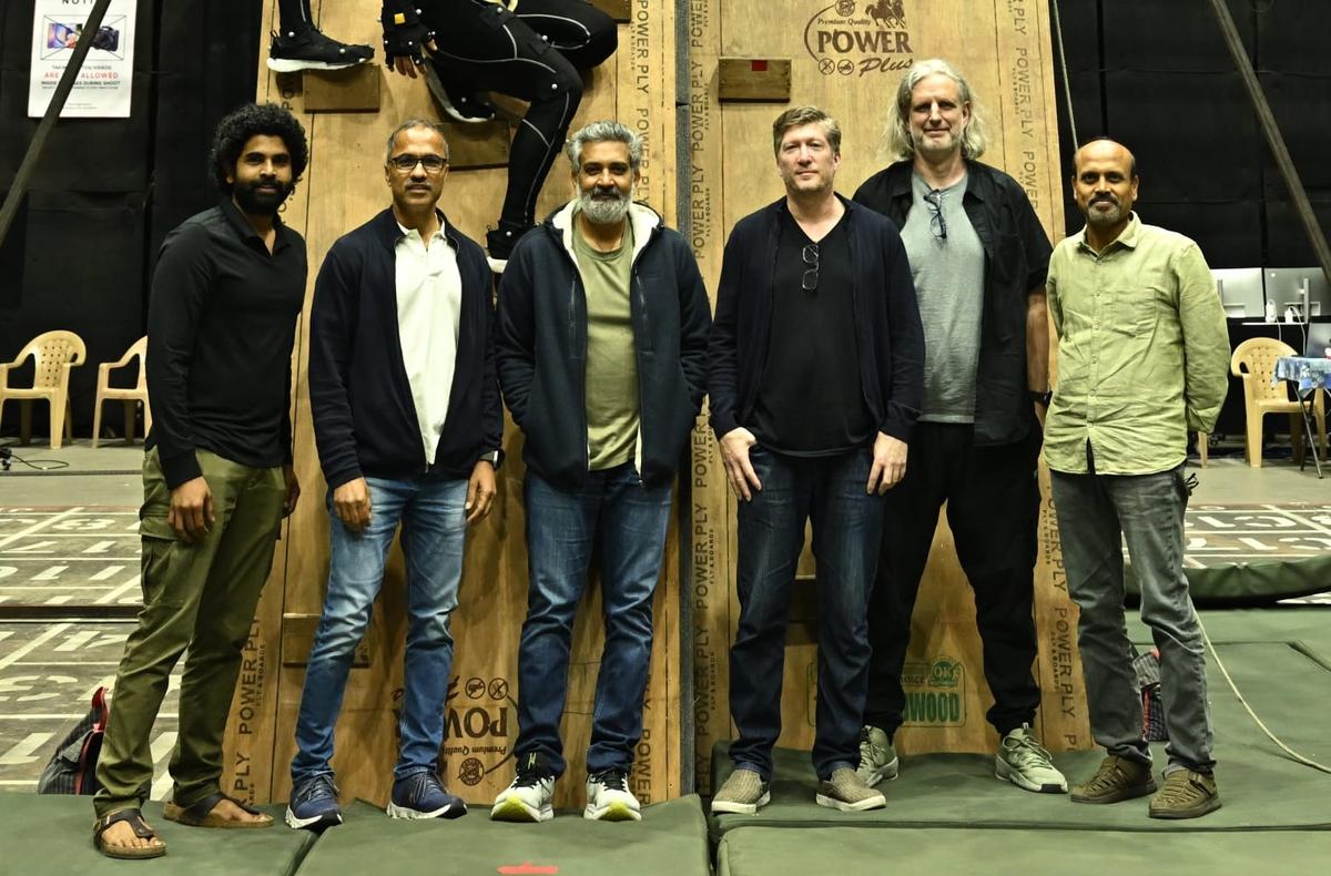 SS Karthikeya, CV Rao, SS Rajamouli, Brett Ineson, Ben Murray and VFX supervisor Srinivas Mohan SS Karthikeya, CV Rao, SS Rajamouli, Brett Ineson, Ben Murray and VFX supervisor Srinivas Mohan
