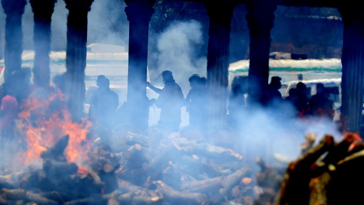 Five women break tradition to pay tribute to their mother by performing her last rites