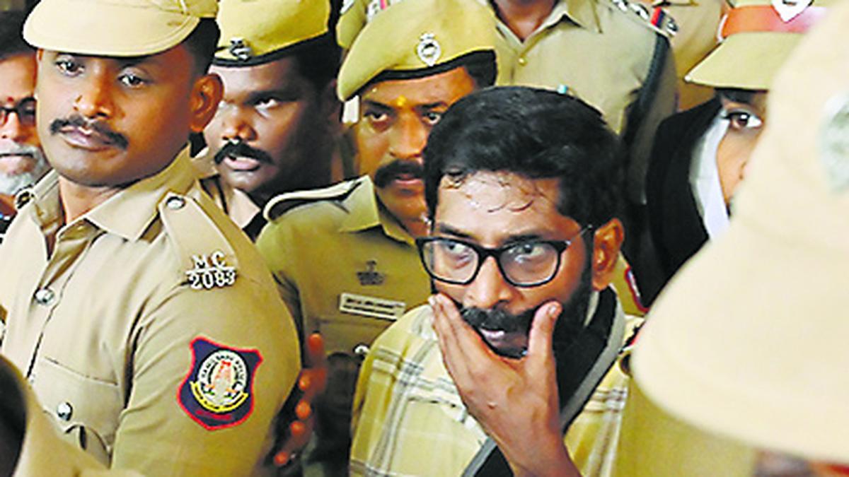 Madras High Court quashes &lsquo;Savukku&rsquo; Shankar&rsquo;s detention under the Goondas Act