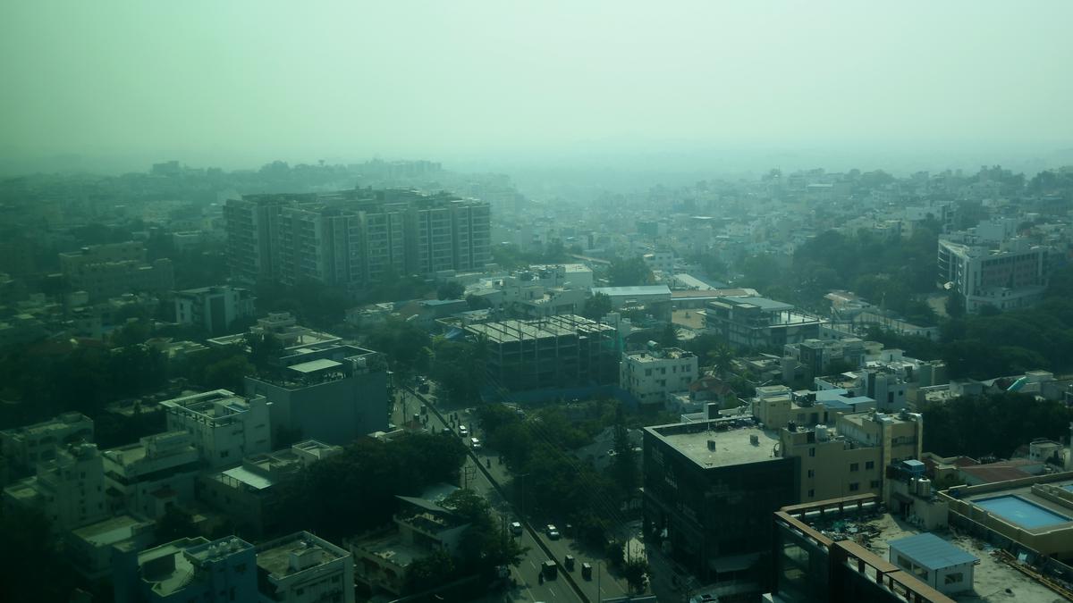 Hyderabad | Cold snap sends pollution levels soaring