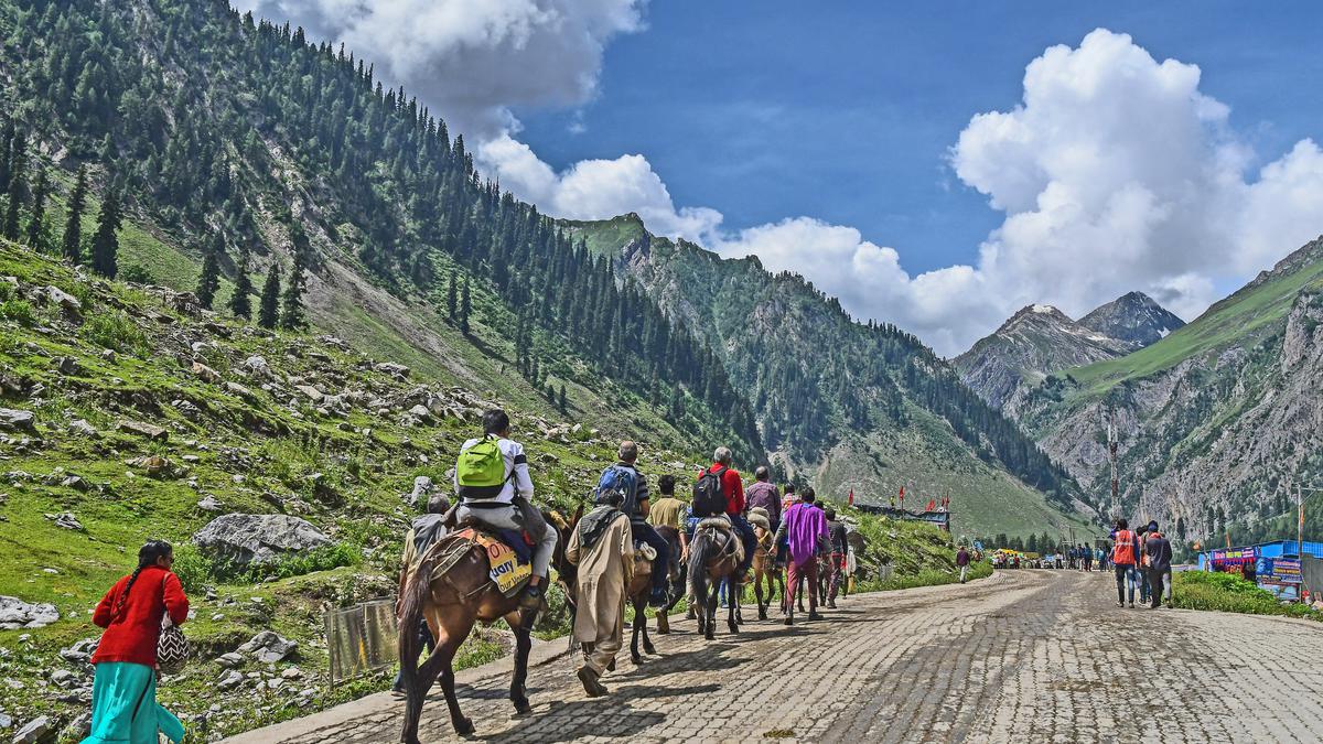 5,284 pilgrims left for Amarnath cave shrine from Jammu