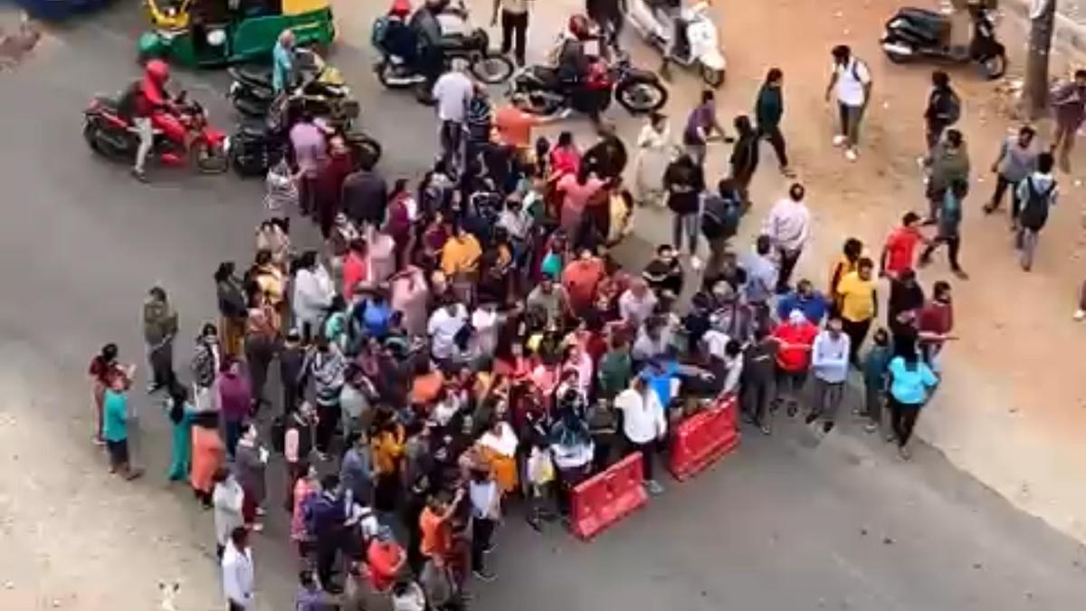 Bengaluru: Youth killed in accident on Uttarahalli Main Road, residents stage protest