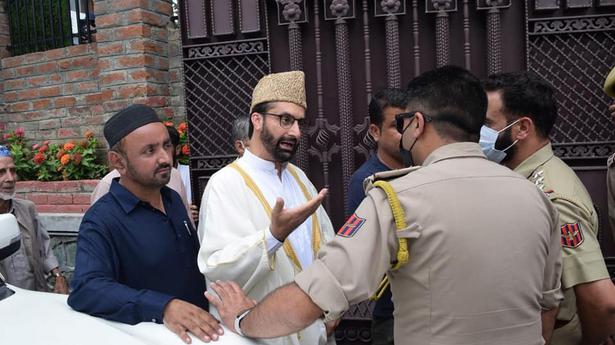 Mirwaiz ‘disallowed’ to join Friday prayers at Srinagar’s Jamia Masjid
