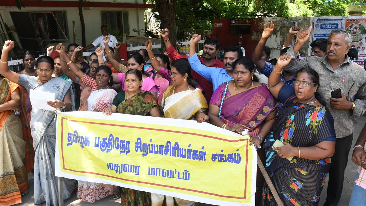 Part-time teachers stage protest in city