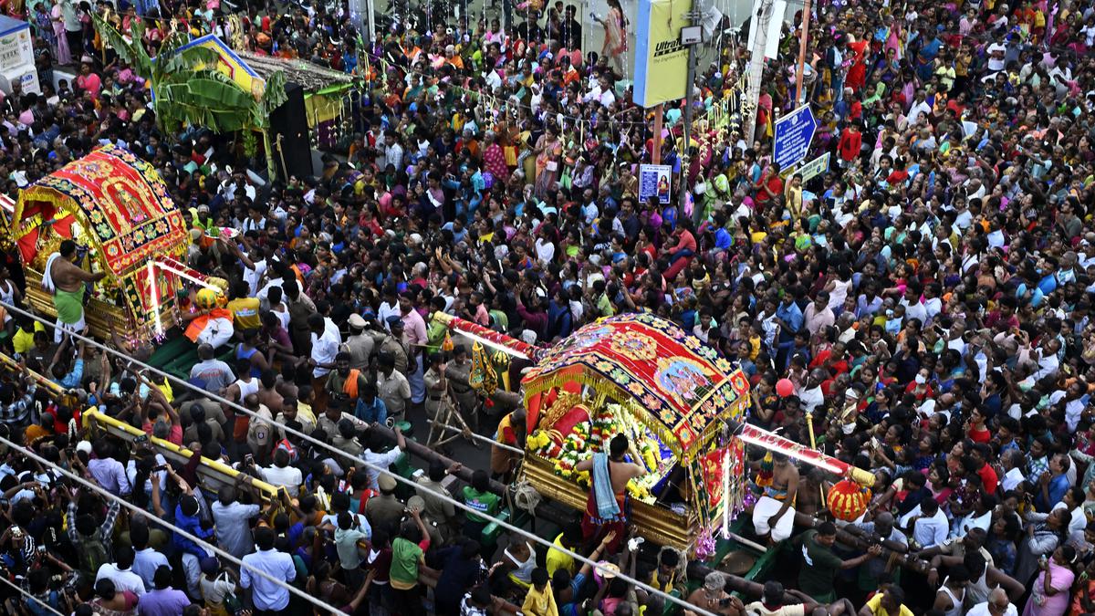 Chithirai Festival: Devotees witness special pooja of deities at Pavakai Mandapam