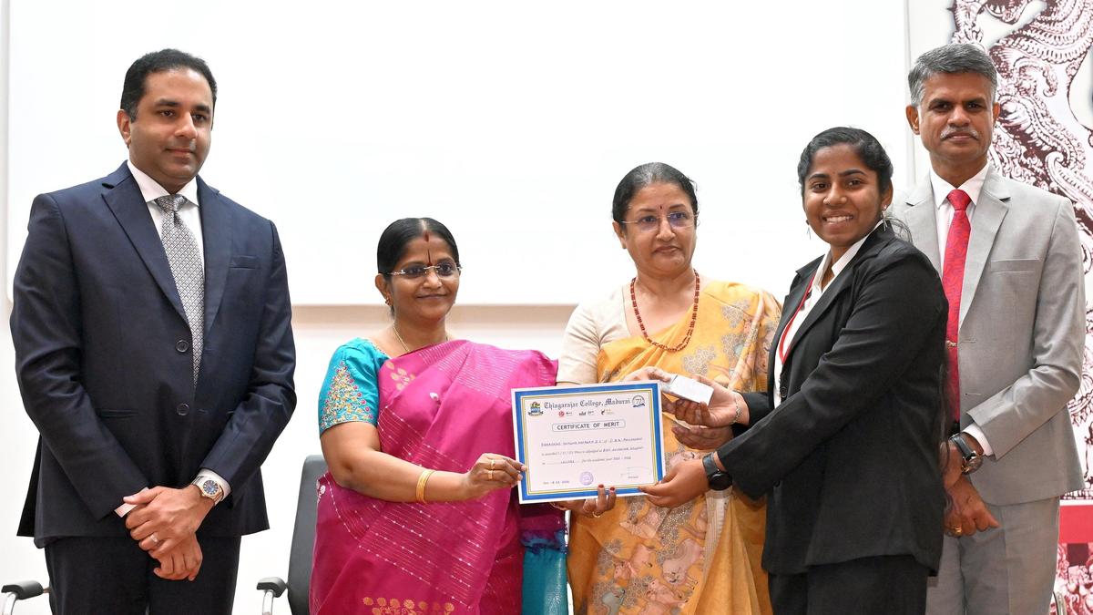 &lsquo;Serve society with honesty and sincerity&rsquo;