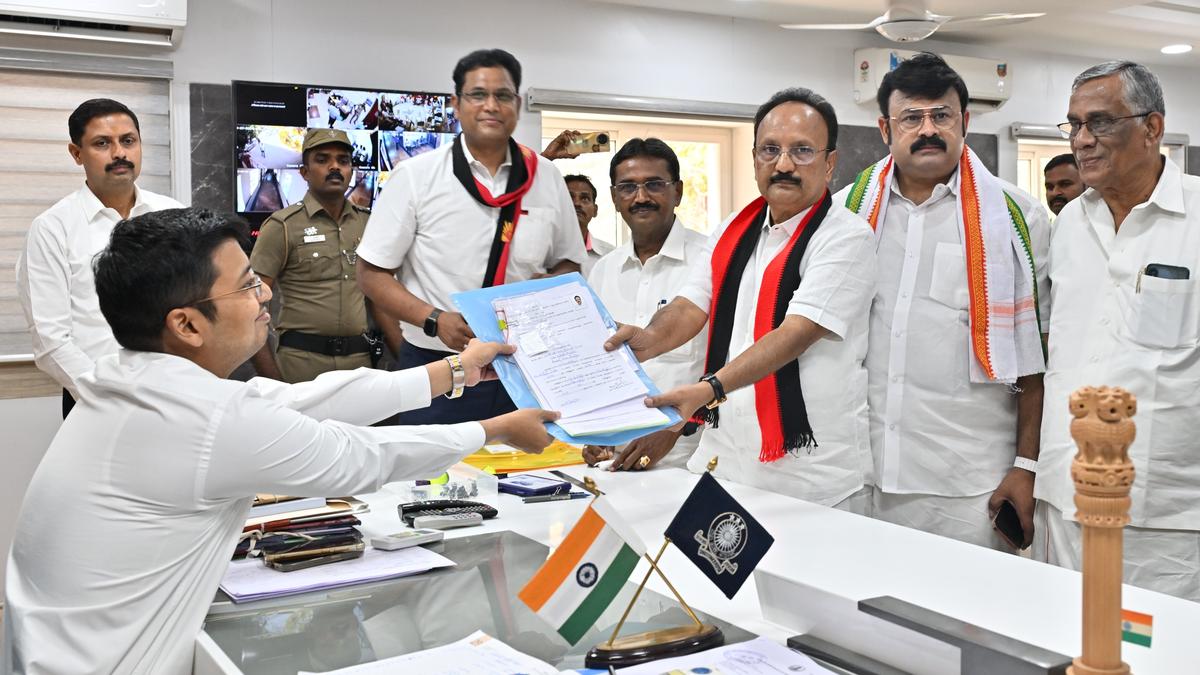 Lok Sabha polls I DMK Coimbatore candidate files nomination on final day