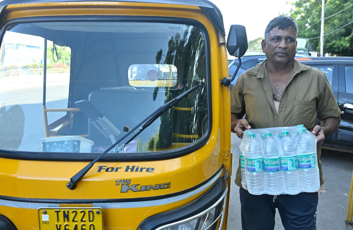 Chennai, Tamil Nadu, 10 May 2024: FOR METROPLUS:  S.Jayakumar, auto driver distributes water bottles to the needy homeless, and elderly people in Chennai on  Friday. Photo:Akhila Easwaran/ The Hindu