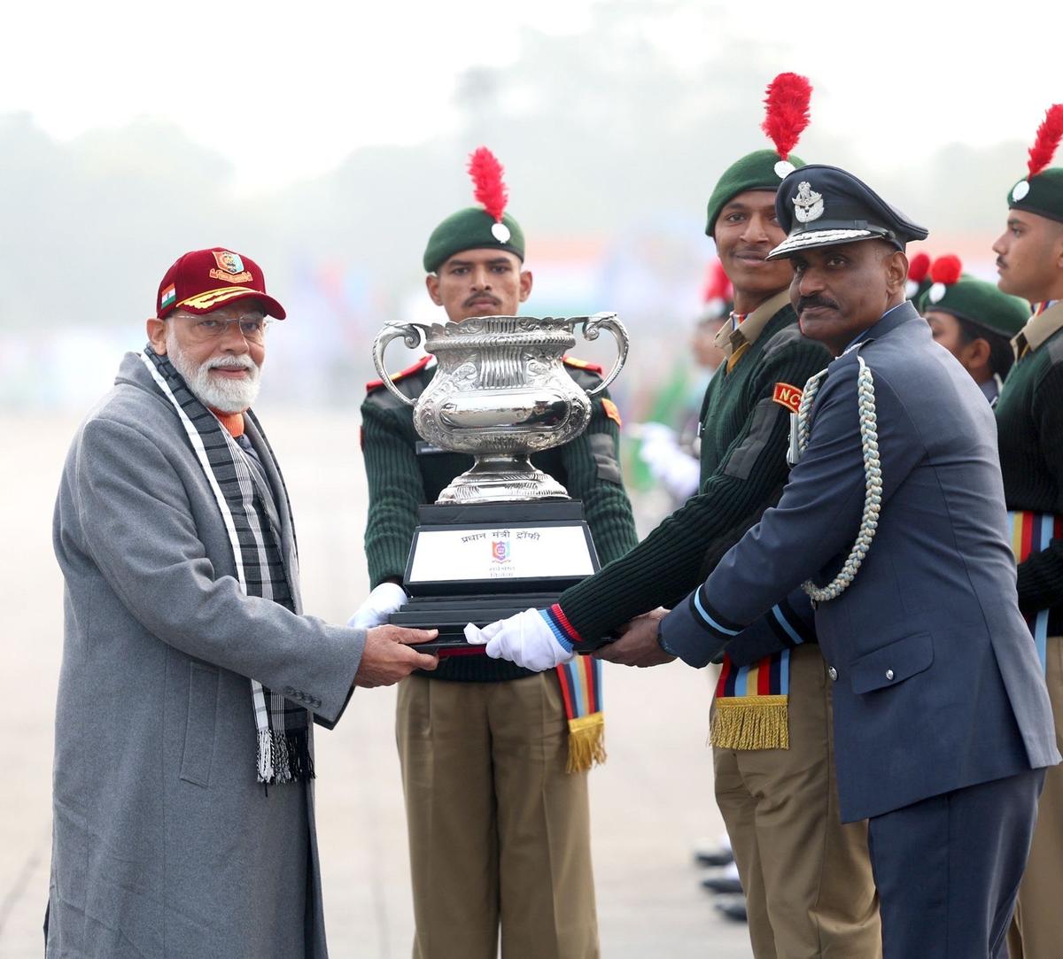 NCC cadets of Karnataka-Goa win PM's banner and trophy for 2nd consecutive  year at Republic Day Camp 2026 - The Hindu