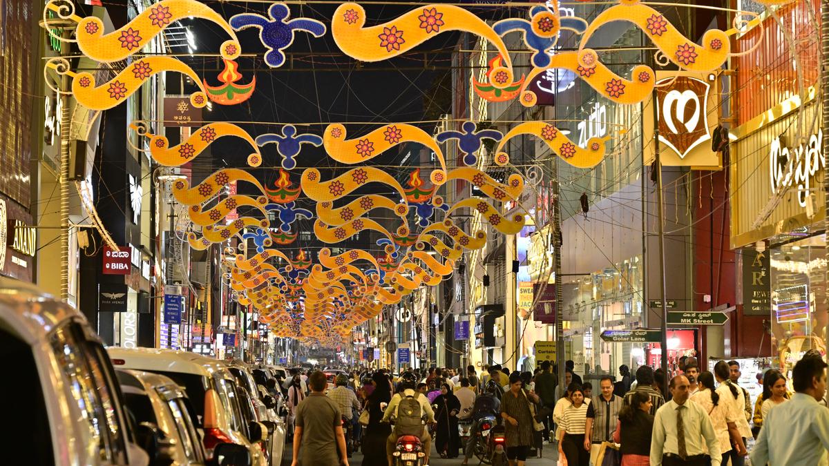 Thanks to rains and civic work in markets, Deepavali shopping in Bengaluru proves to be a damp squib