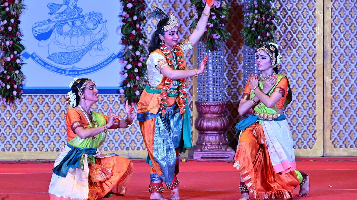Live rendition by music college students entertain rasikas at Tamil Isai Sangam