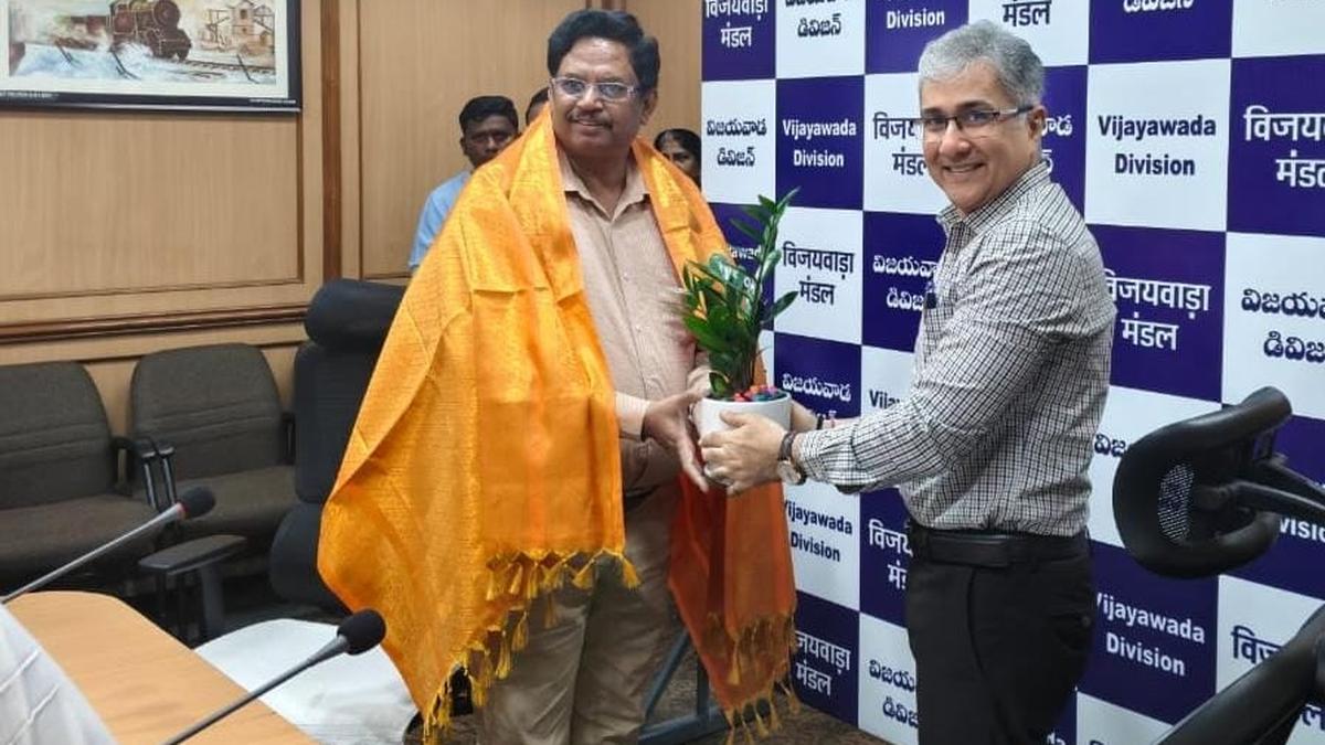 PCCM reviews progress of Amrit Bharat Station works