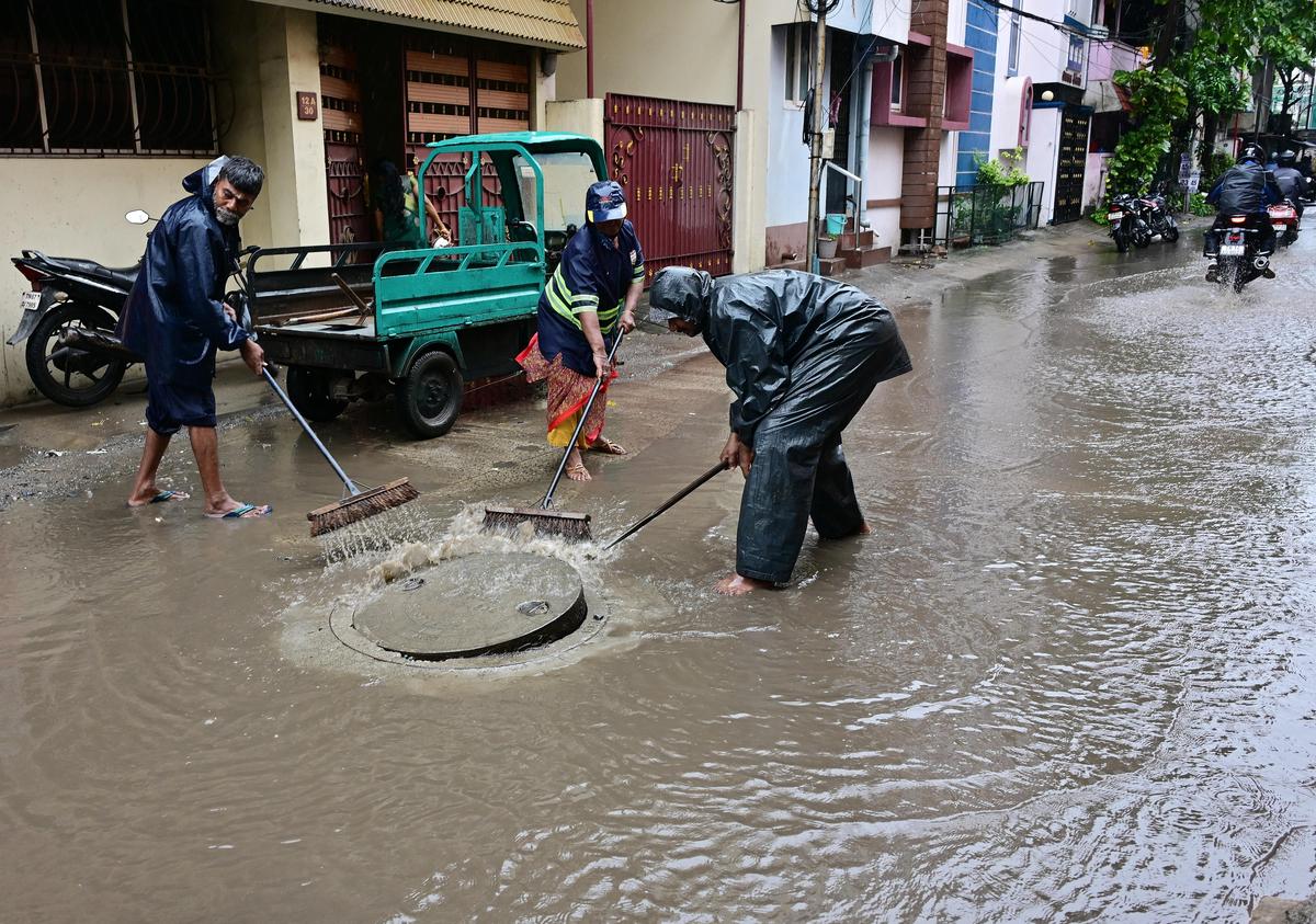 Greater Chennai Corporation workers at Vijayaragavapuram in K.K. Nagar on December 1, 2025