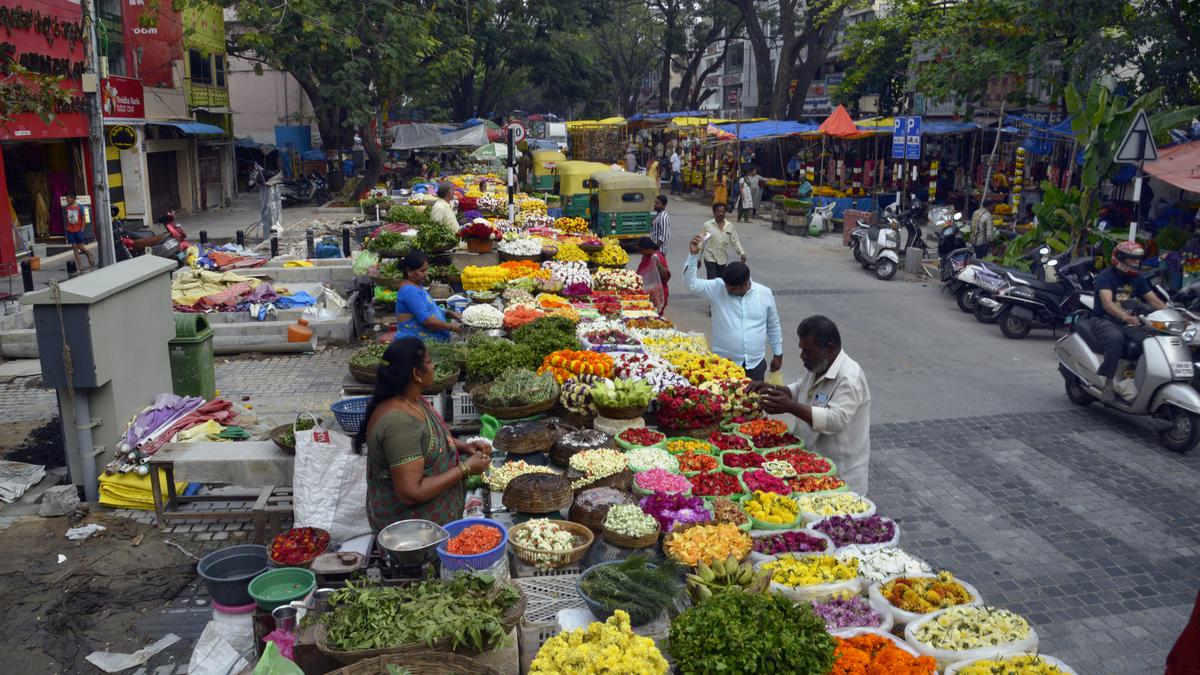 Bengaluru traffic police raise red flag over narrow Gandhi Bazaar Main Road