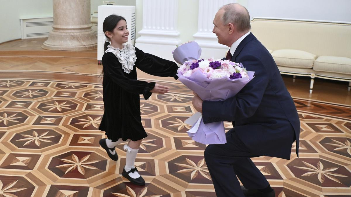 In Kremlin stunt, President Vladimir Putin, 8-year-old girl lobby Finance Minister for budget funds