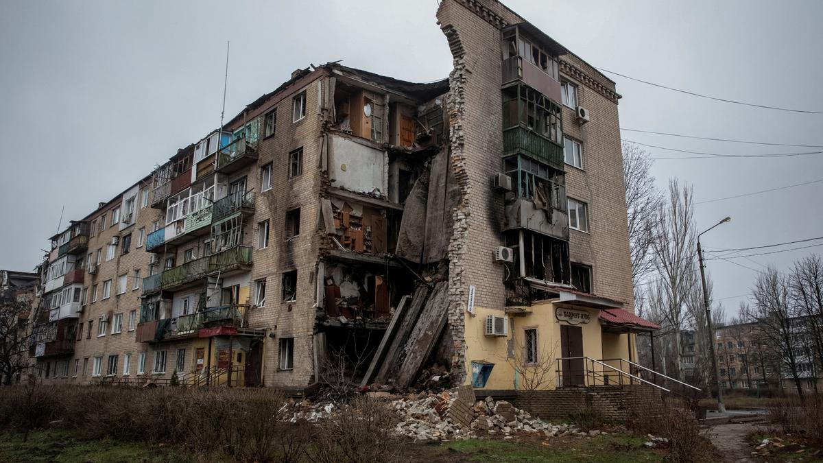 Ukraine’s President Zelensky visits frontline city of Bakhmut