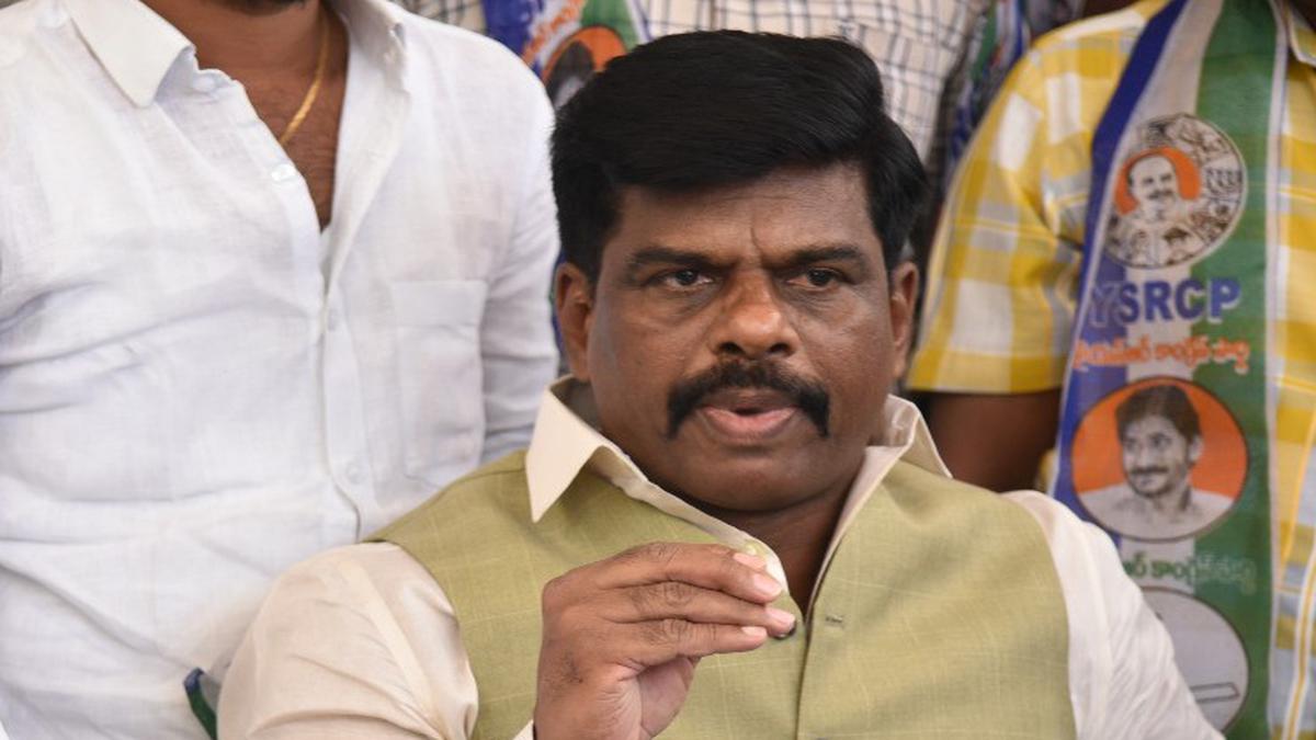 kuruva-representatives-thank-cm-for-simplifying-caste-certificate