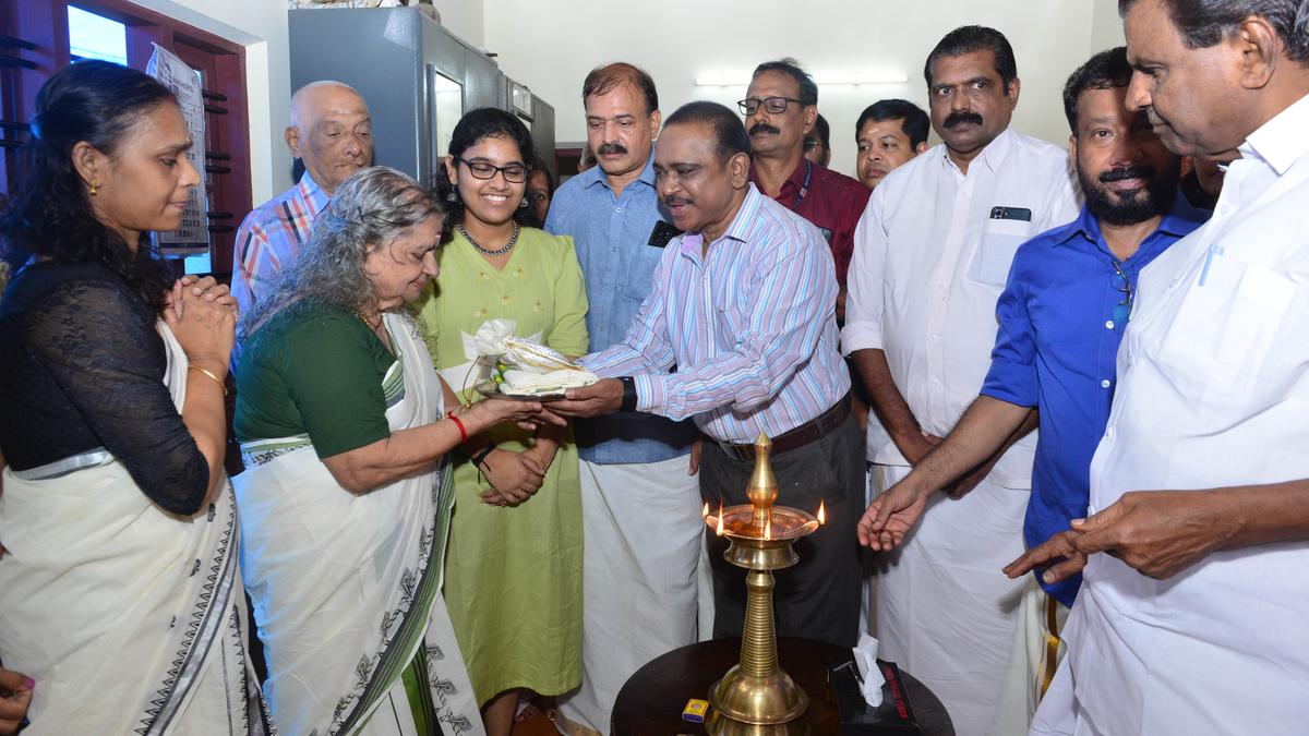 Onam tradition: Uthrada Kizhi presented - The Hindu
