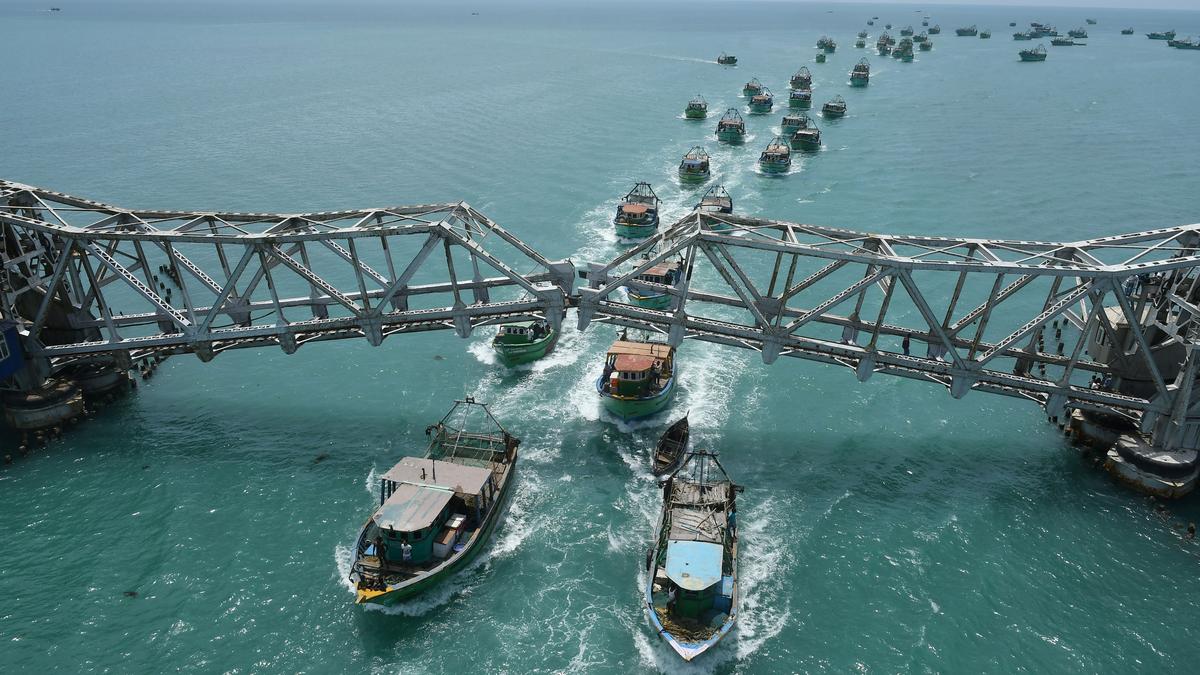 https://th-i.thgim.com/public/incoming/2n63hh/article69972023.ece/alternates/LANDSCAPE_1200/10217_28-6-2019_18-18-58_1_BOATS_3_.JPG