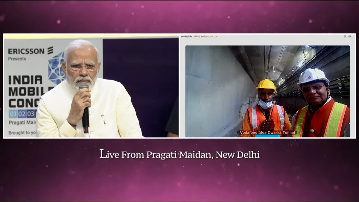 PM Modi interacting with workers using 5G technology. Photo: Screengrab from YouTube/PMOIndia