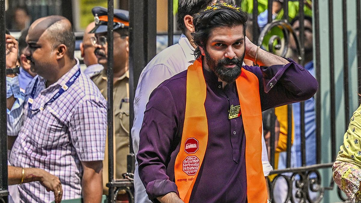 Thackeray cousins should talk to each other: Amit Thackeray on possibility of alliance