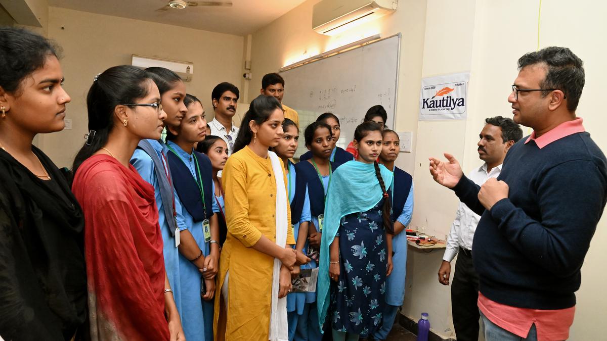 Andhra Pradesh: Take challenges in stride, play your cards well, CAT aspirants told