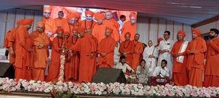 Veerashaiava Lingayat seers to go door-to-door to create awareness on OBC  survey in Karnataka - The Hindu