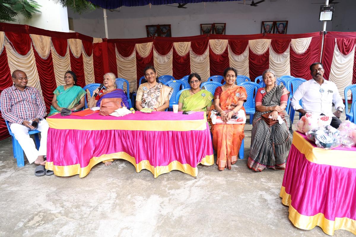 The organisers and sponsors. L to R - T D Krishnamurthy, Gowri Ponnuswami, Jamuna Kalyani Sridharan, Ranjini, G K Chithra, Kalyani Anbuchelvan, Sumathi Mani and Vijayakumar. 